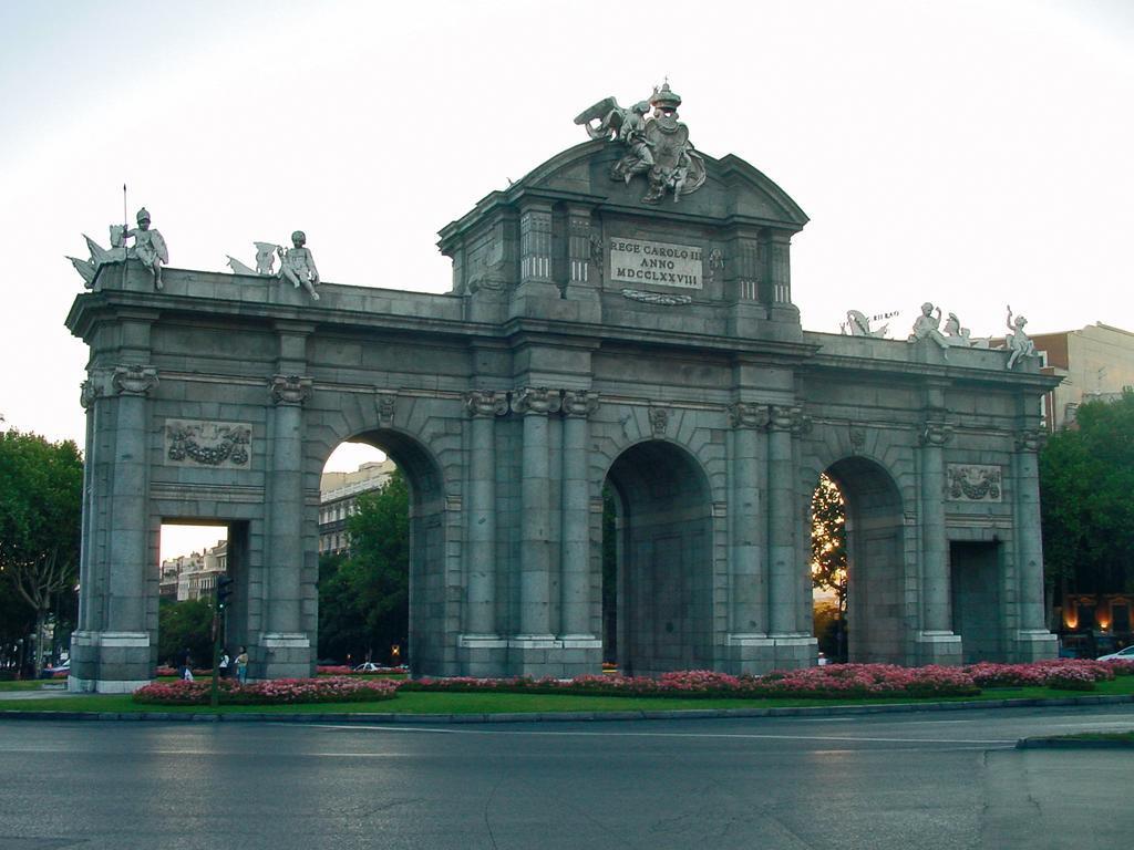 Hotel Zentral Castellana Norte Madrid Luaran gambar